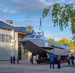 Спуск на воду нового речного судна на подводных крыльях "Валдай 45Р"-12